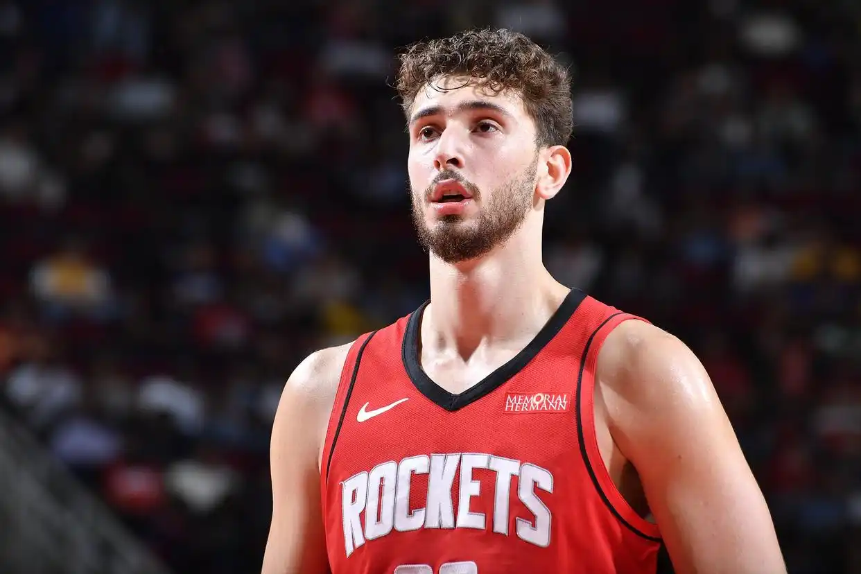 火箭记者盘点申京荣誉数据：NBA 最年轻三双中锋 & 队史第三年轻全明星